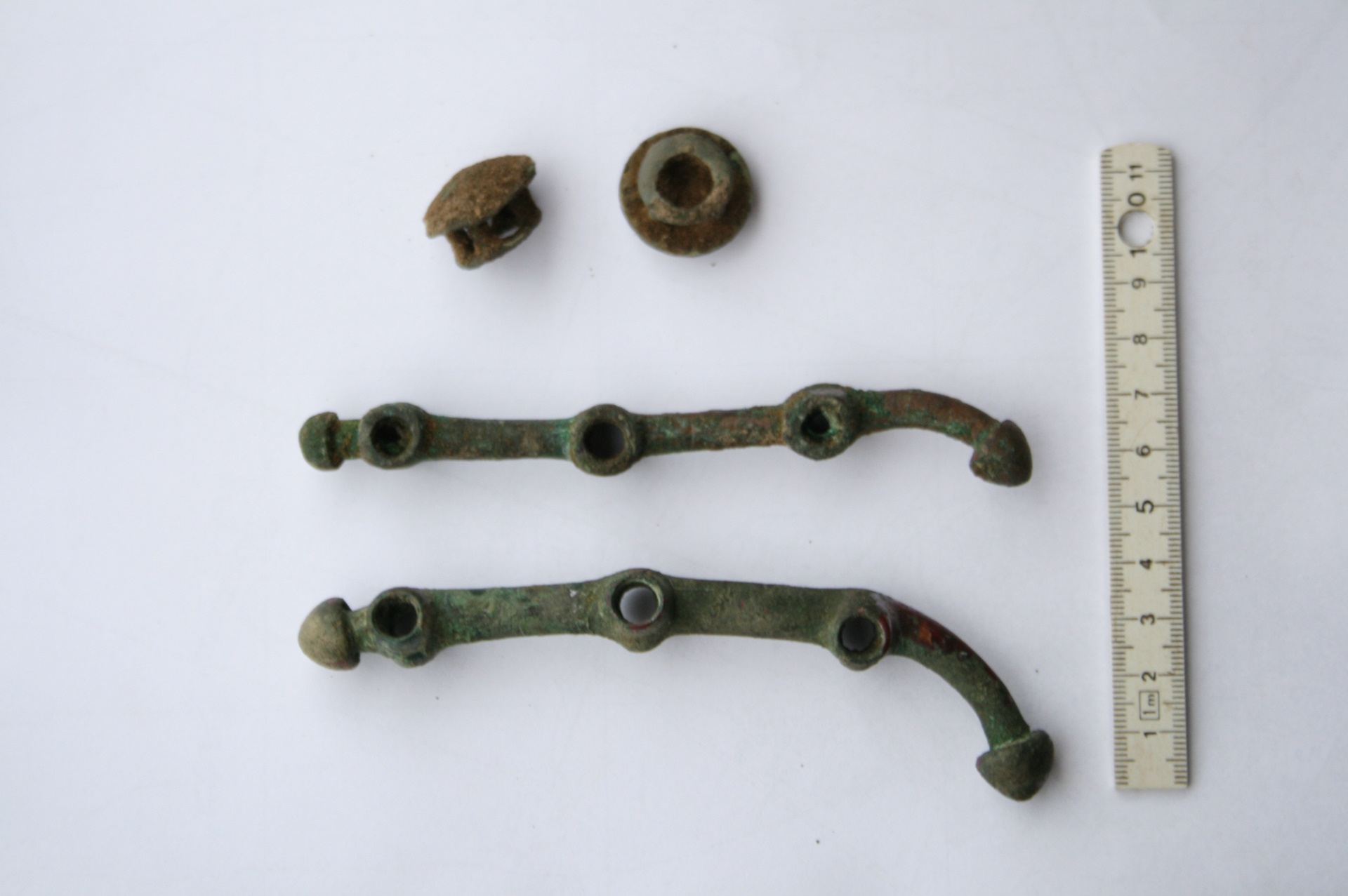 9. kép Preszkíta lószerszámok Mezőcsátról.jpg